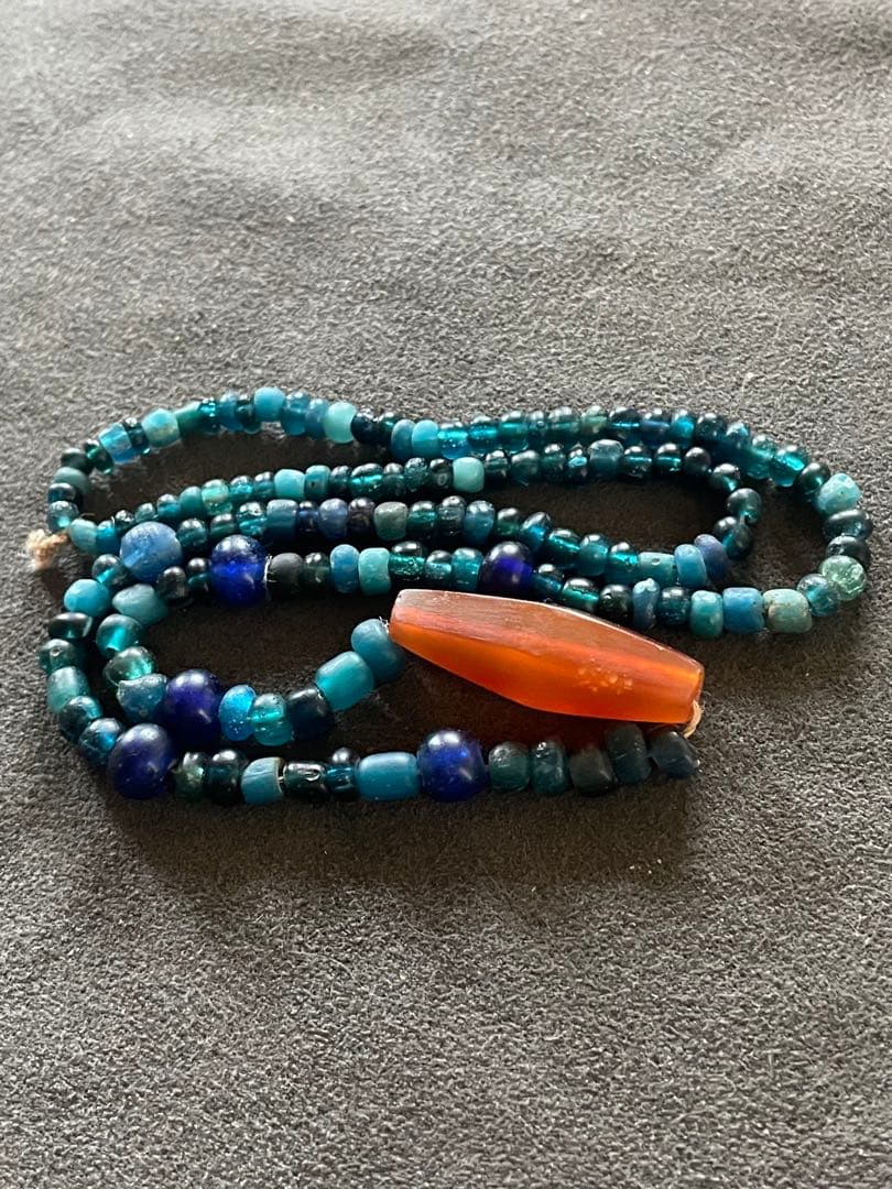 出土　古墳時代　赤瑪瑙製12面切子玉　瑠璃玉1連