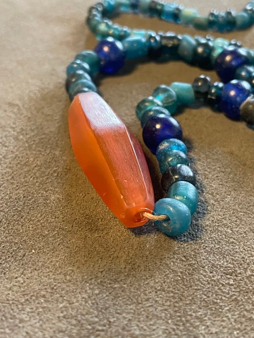 出土　古墳時代　赤瑪瑙製12面切子玉　瑠璃玉1連