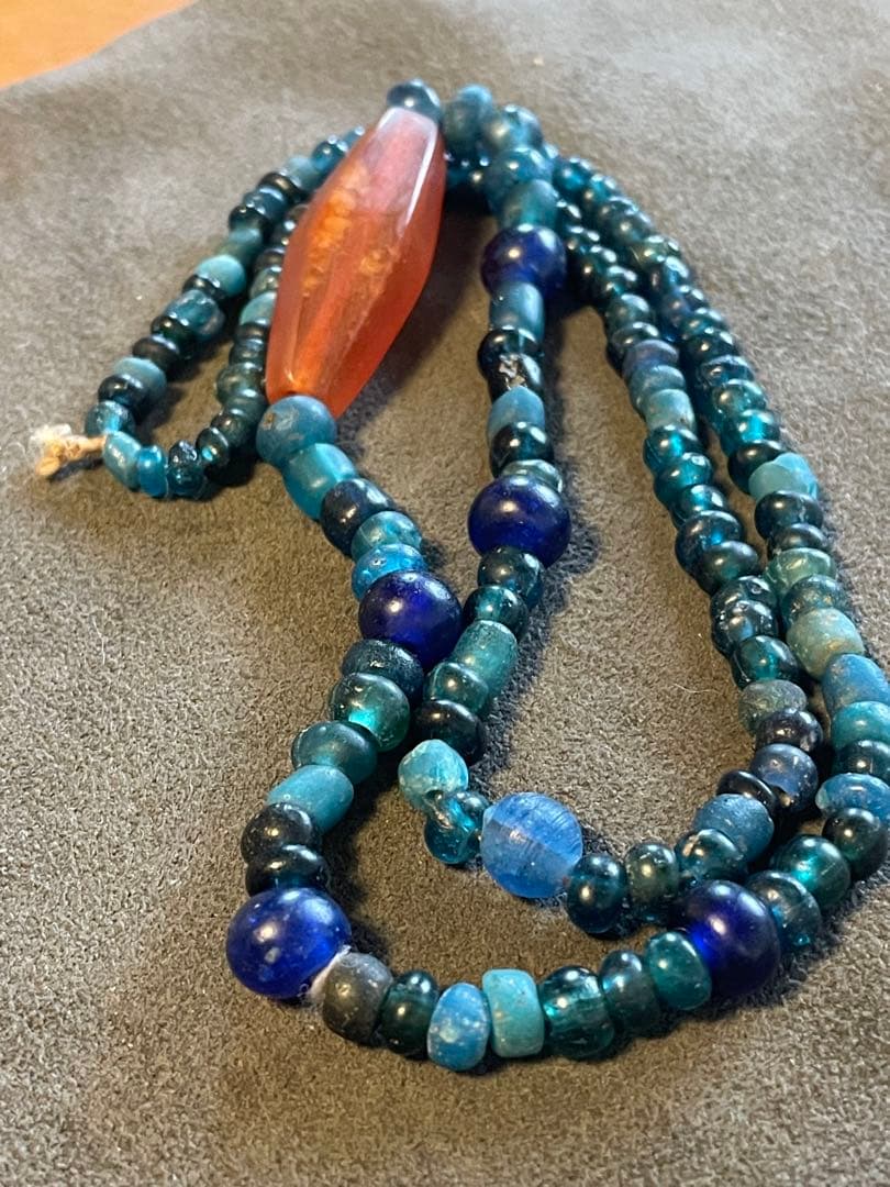 出土　古墳時代　赤瑪瑙製12面切子玉　瑠璃玉1連