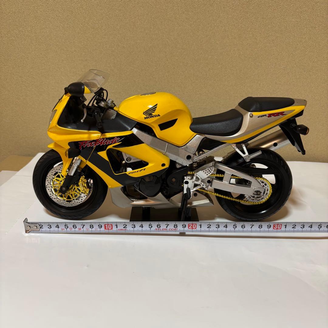 ホンダCBR1000 RR 1/6プラモデル