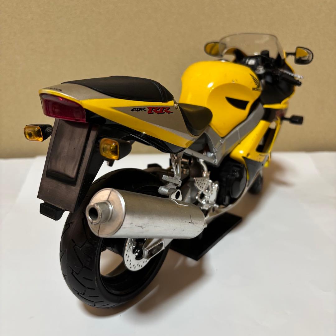 ホンダCBR1000 RR 1/6プラモデル