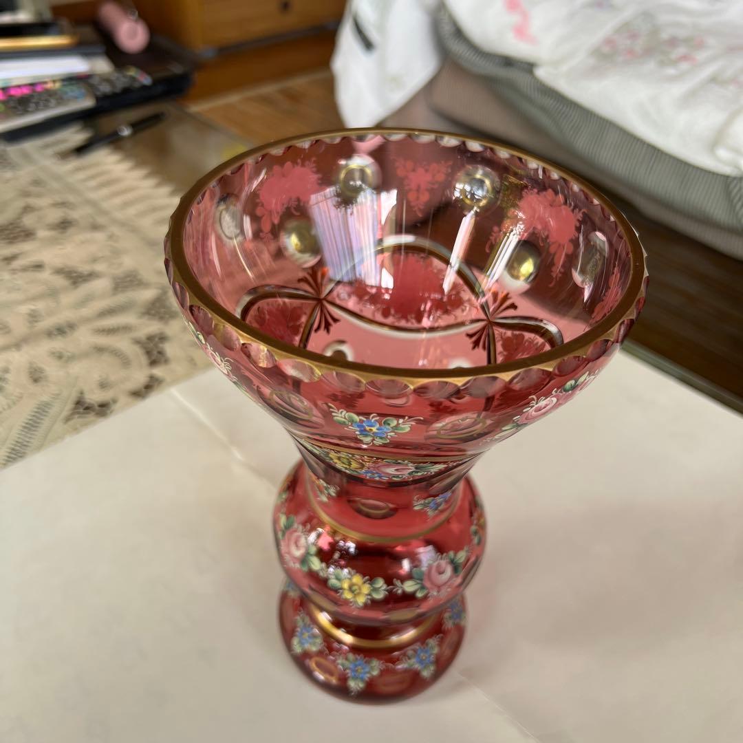 ピンクの花模様ガラスフラワーベース