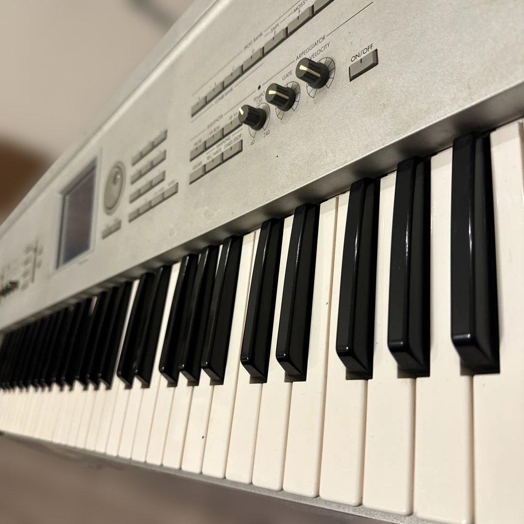 シンセサイザー KORG TRITON 61鍵