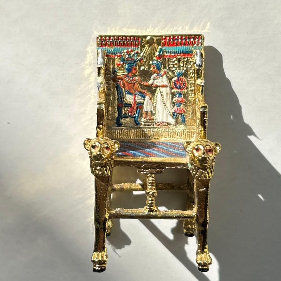 ツタンカーメン　玉座　アヌビス神