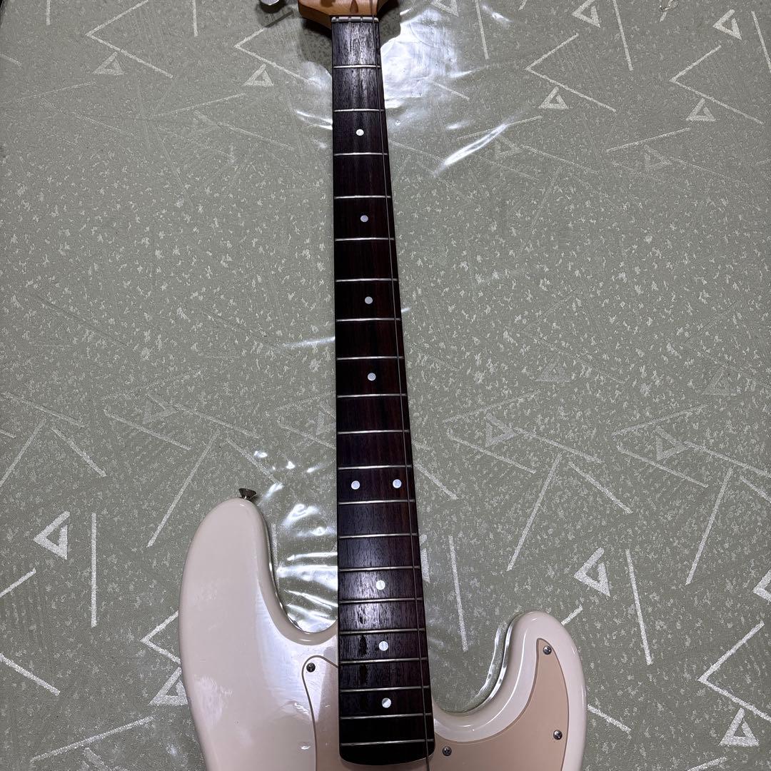 SquierとBUSKER'S プレベ(ネックを外して発送)