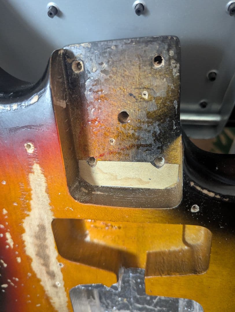 ギター　抜け殻　ボディ　ネック　ストラトタイプ