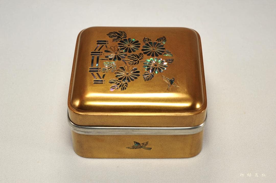 山下甫斎 菊籬蒔絵 四方 銀縁 香合 内菊蒔絵梨子地 共箱 茶道具