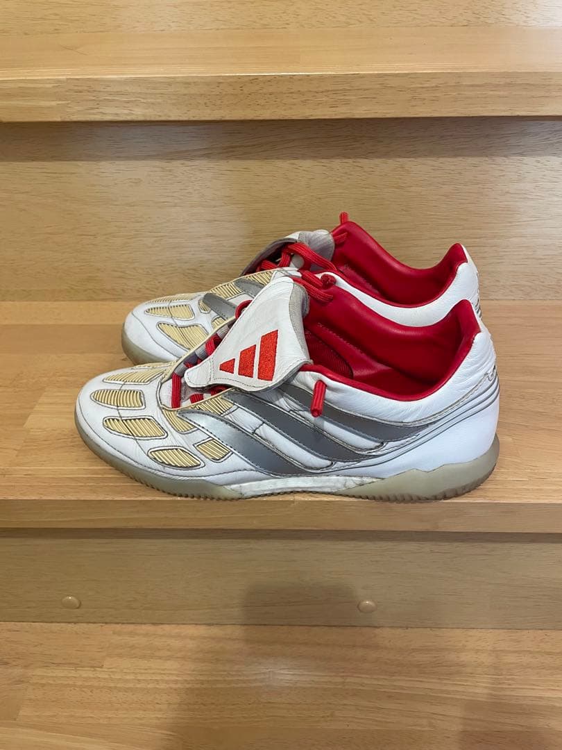プレデタープレシジョン　adidas サッカーシューズ ホワイト/レッド