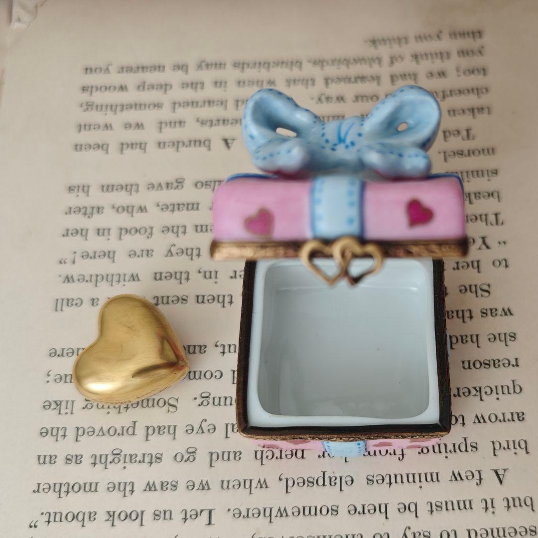 リモージュボックス　ハート柄のプレゼントボックス　フランス製　小物入れ　陶器