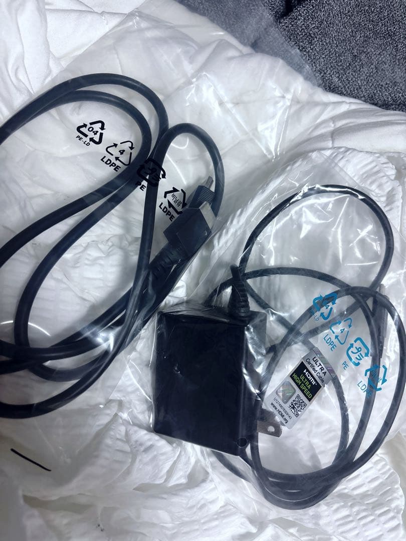 【値下げ中】Nintendo Switch 本体 Joy-Con SDカード付き