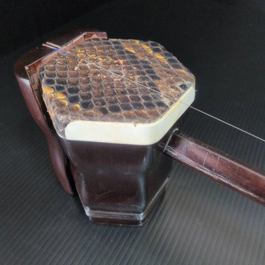 中国蘇州製 二胡 六角胴／ケース付／駒2個・未使用弦・松ヤニ付属／重量約765g