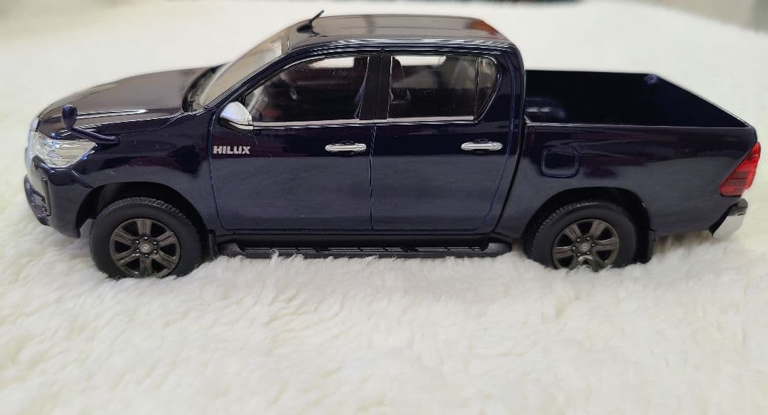 【トヨタ】 ハイラックス カラーサンプルミニカー2種[ダークブルー＆ブラック]