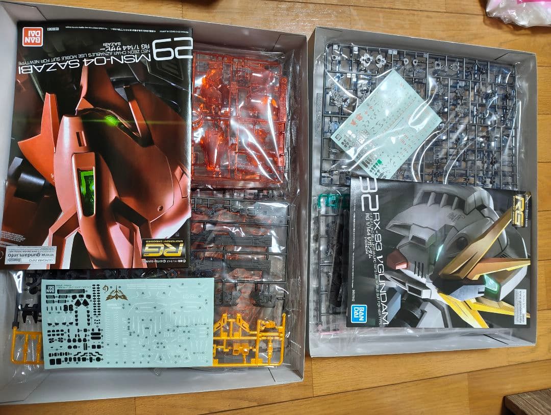 RX-93 ニューガンダム & MSN-04 サザビー [クリアカラー]