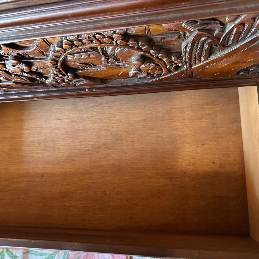 アンティーク家具　ライティングビューロー　彫刻入り