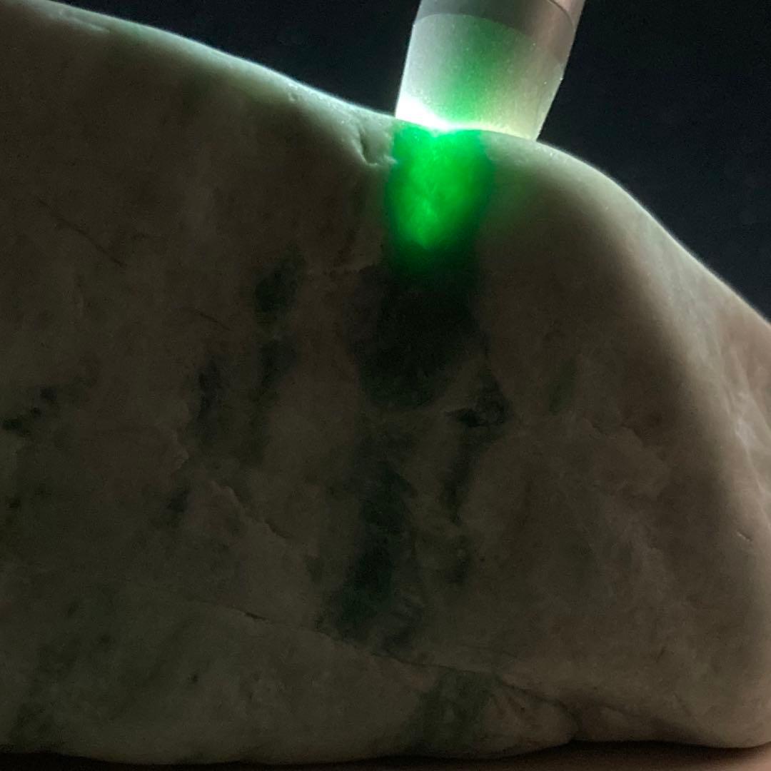 5月13日22時までの出品！　糸魚川翡翠　小断層翡翠　川石　原石　314.7ｇ