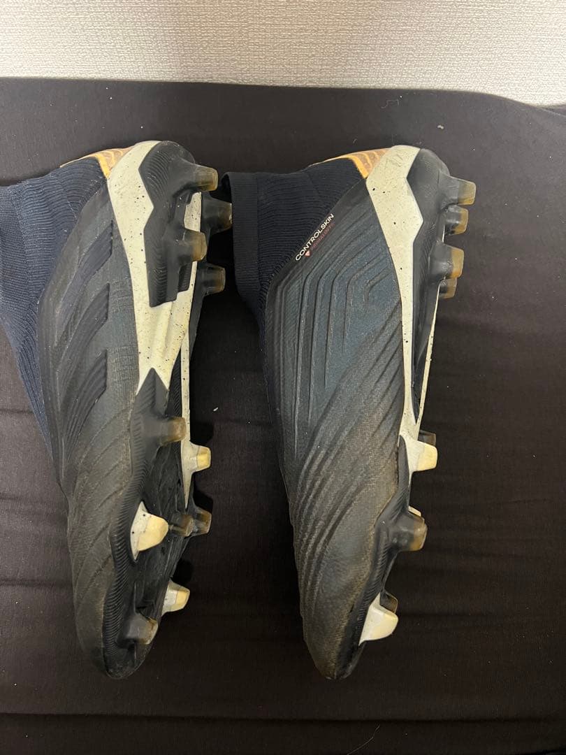 adidas プレデター　FG紐なし