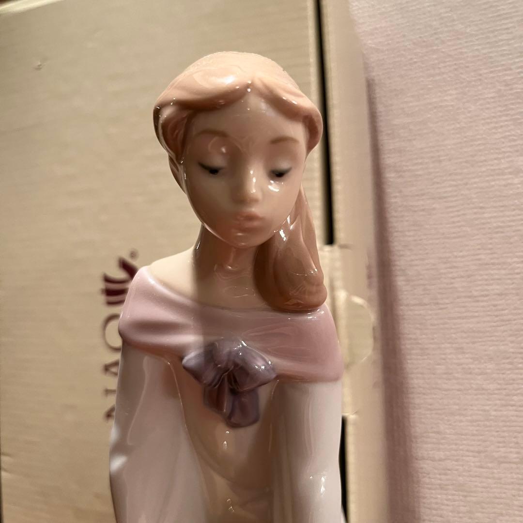 新品　未使用　くまのプーさん　リヤドロ　NAO 箱入り　人形　陶器　ディズニー