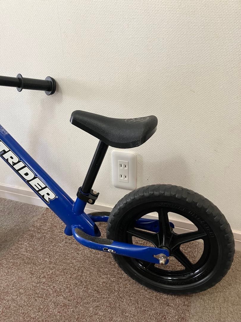 STRIDER クラシック バランスバイク 青 12インチ（キャリーバッグ付き）