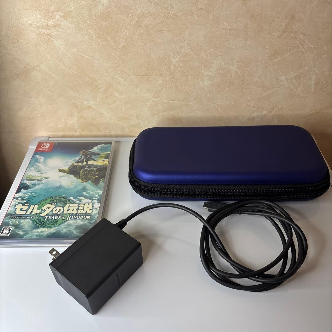 Switch right本体　グレー　充電器、ソフト、本体入れ物付き