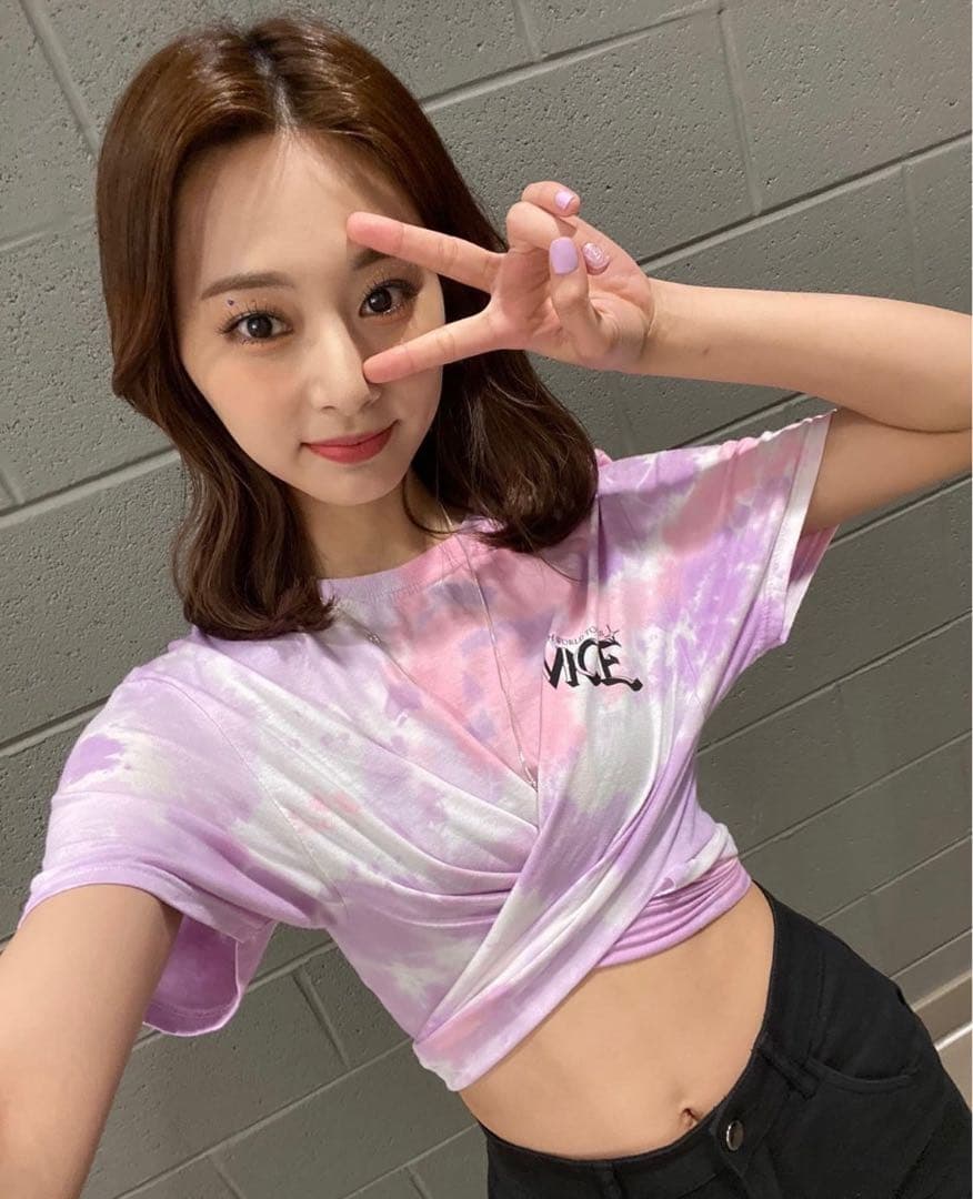 TWICE WORLD TOUR アメリカ 限定グッズ【Tシャツ05】L