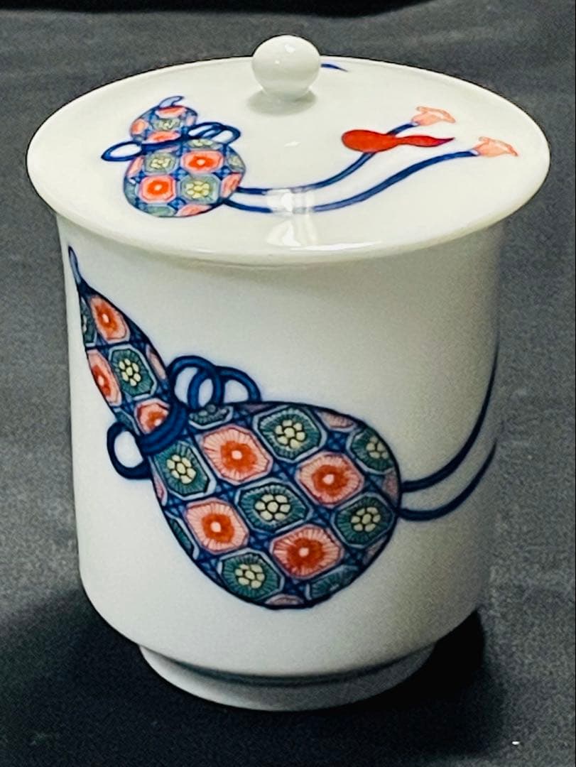 未使用品十二代酒井田柿右衛門　染錦瓢箪画夫婦蓋付湯呑み