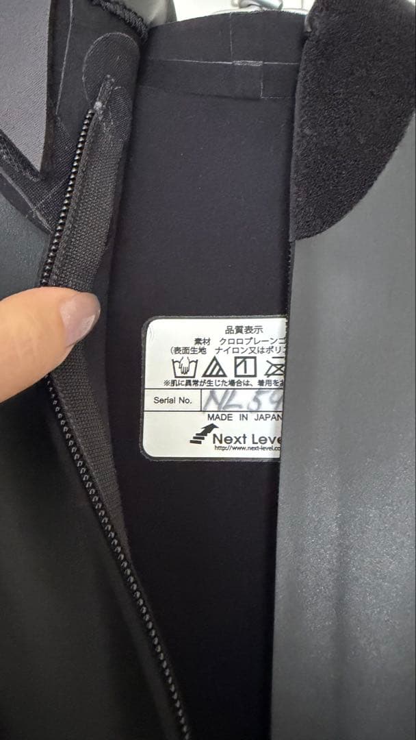 【新品未使用】ウェーブウォーリアーズ セミドライ5/3mm ML相当 定価12万