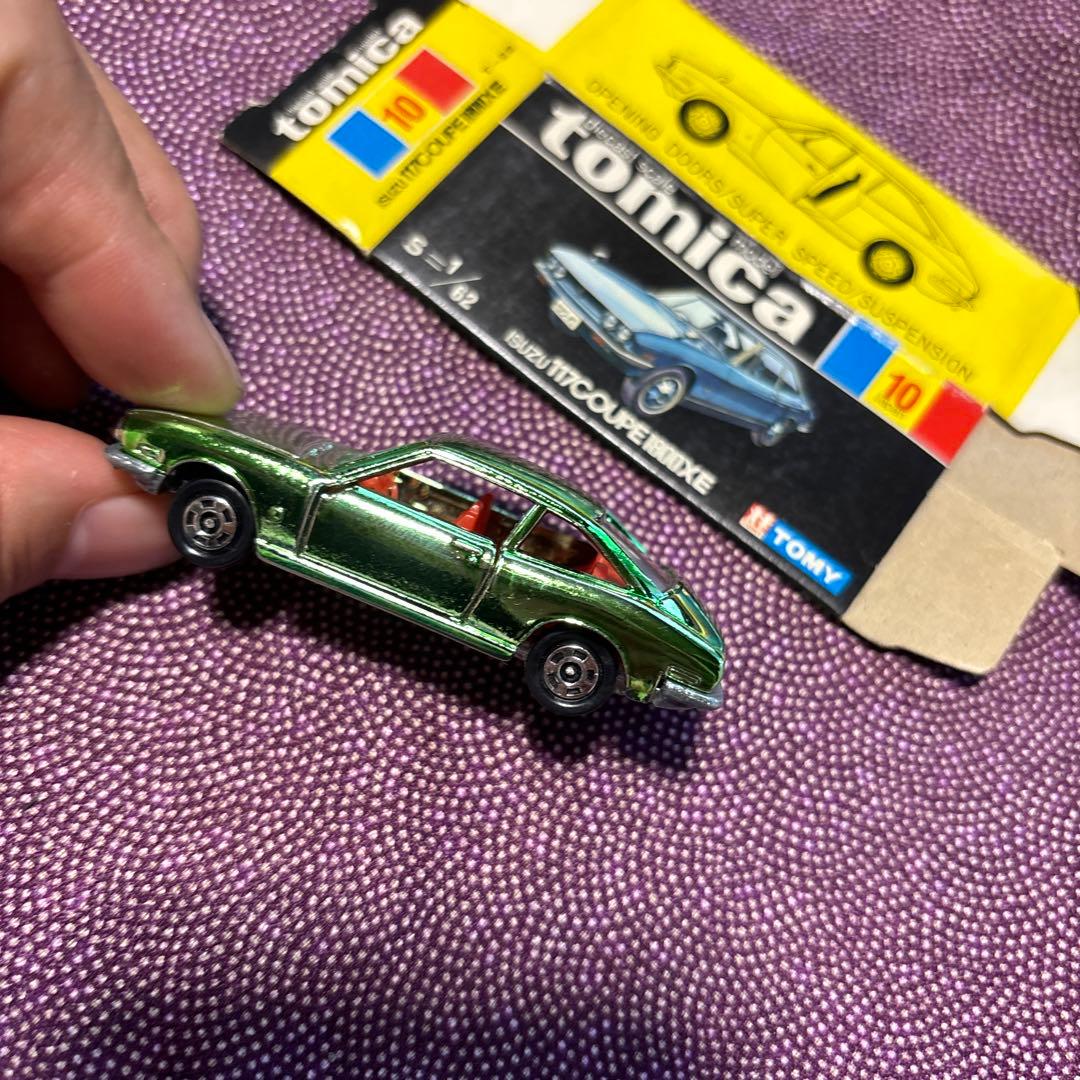 激レア　メタリックカラー　トミカ 黒箱 いすゞ 117 クーペ 1800XE