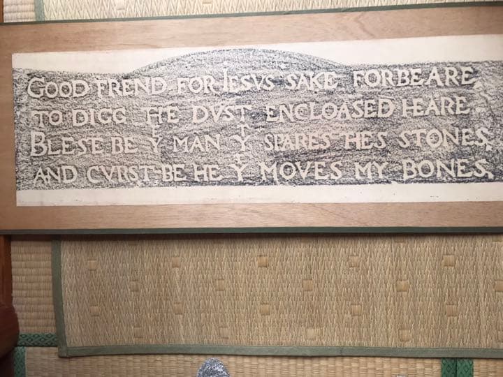 シェークスピアのお墓、英国ストラトフォードの教会の墓地にて拓本を採りました