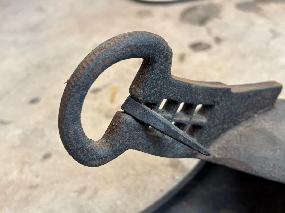 アンティーク 古道具 金鉄製 鐙 あぶみ舌長鐙 武具 馬具 馬術 鞍 くら