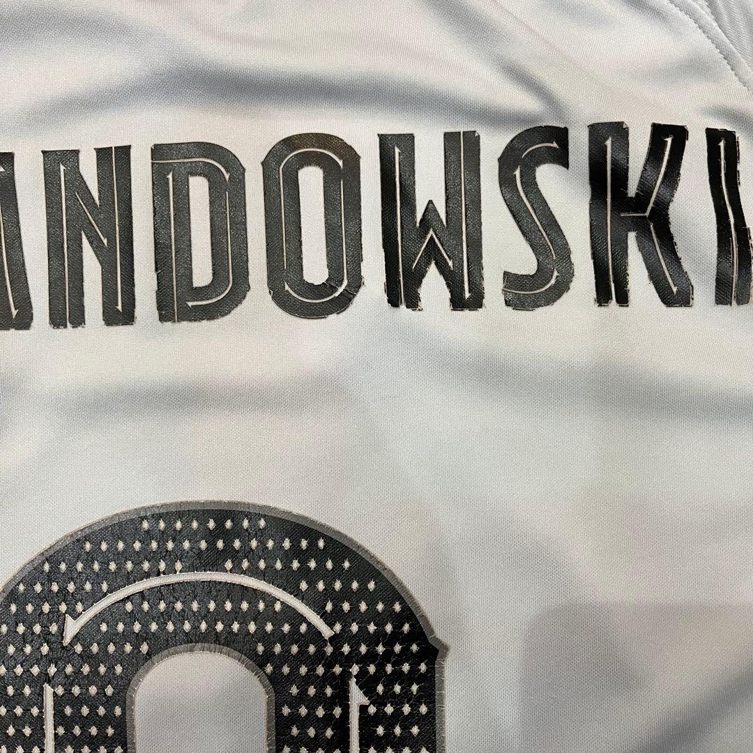 ナイキ バルセロナ レヴァンドフスキ ユニフォーム 22/23 UNHCRロゴ