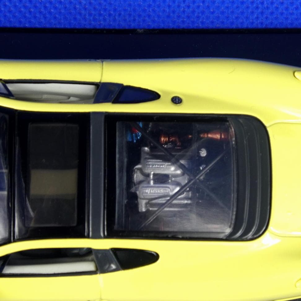 ジャガー★ＸＪ２２０★名前の由来は最高速度２２０マイルを目指した車★ミニカー