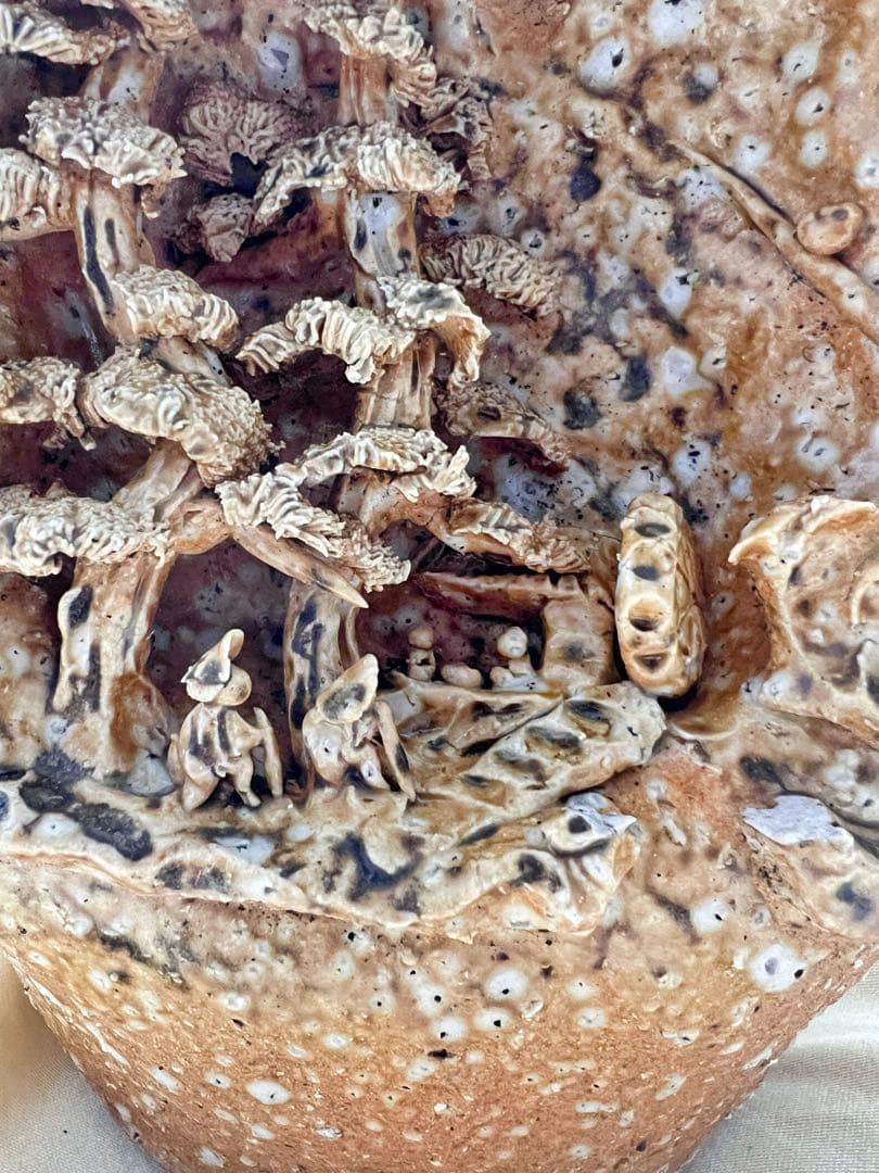 希少品　陶芸　松竹梅　山水水車人物彫　細密洞窟彫　手捻花瓶　花器　飾り壷　置物