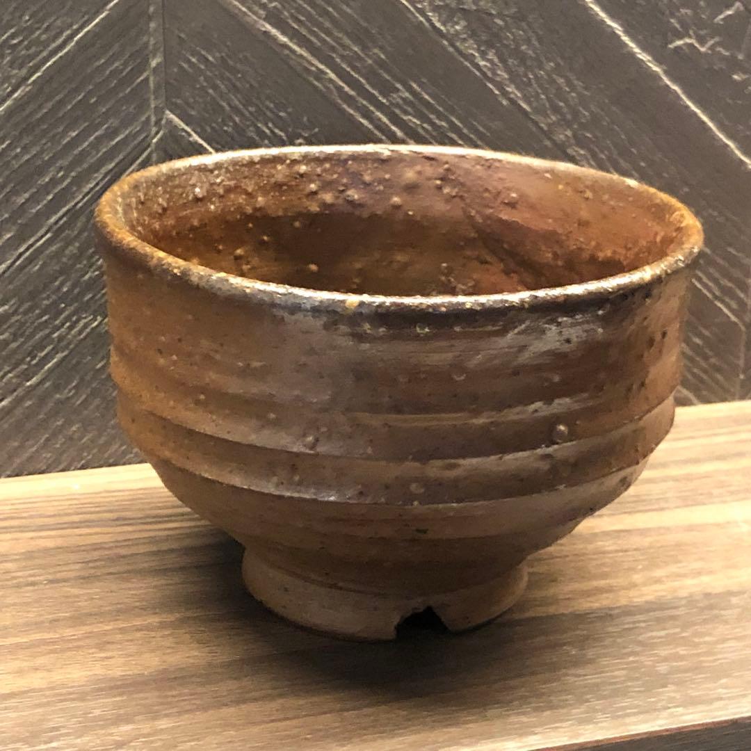 究極の美◾️蔵から焦茶色のつぶつぶした美しい雰囲気の抹茶茶碗が出て来ました。