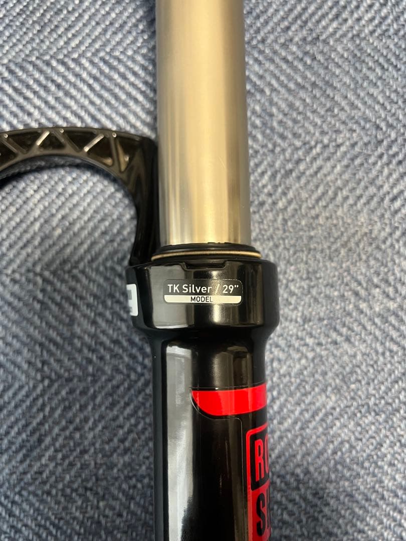 ROCK SHOXサスペンションフォーク 100ミリトラベル 29er用