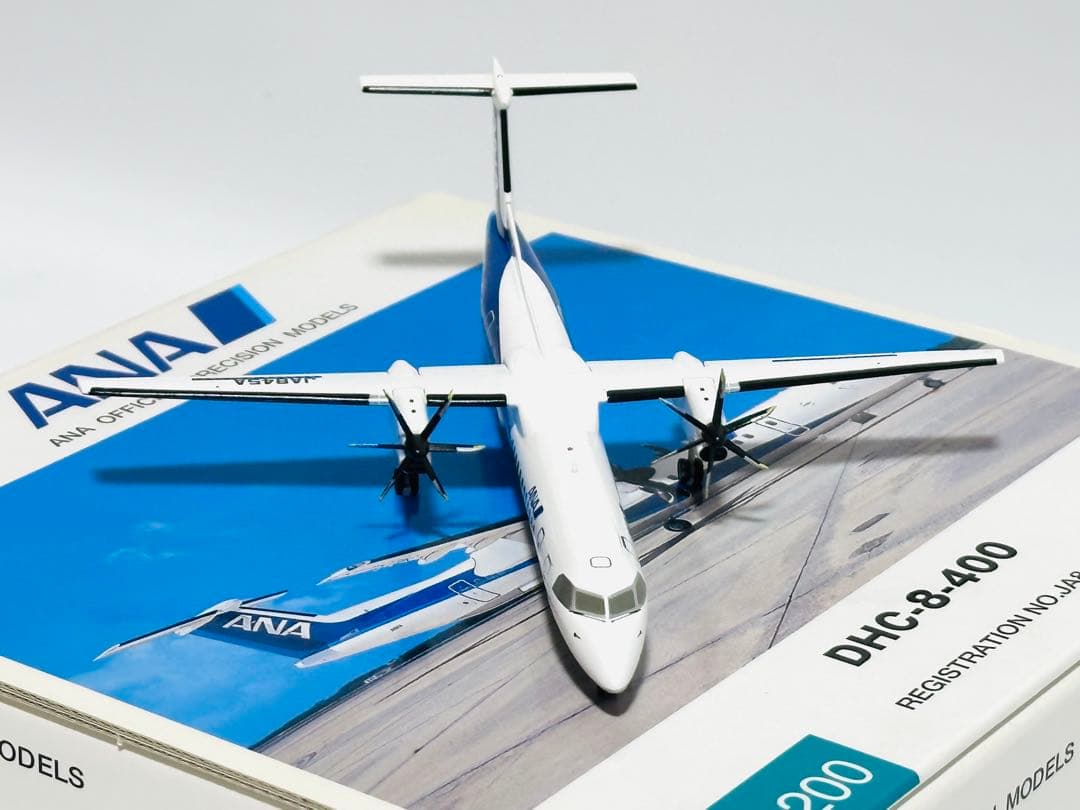 全日空商事 1/200 ANA DHC-8-400 DH28008
