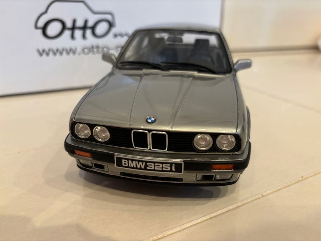  325i E30 silverミニカー Otto mobile 1/18