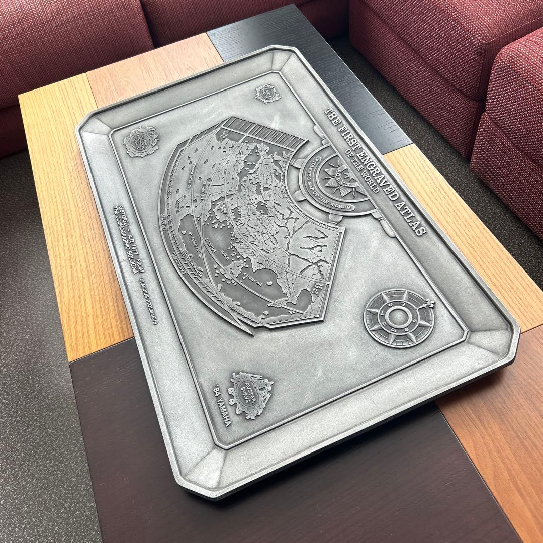 金属製の地図彫刻トレイ　壁掛け