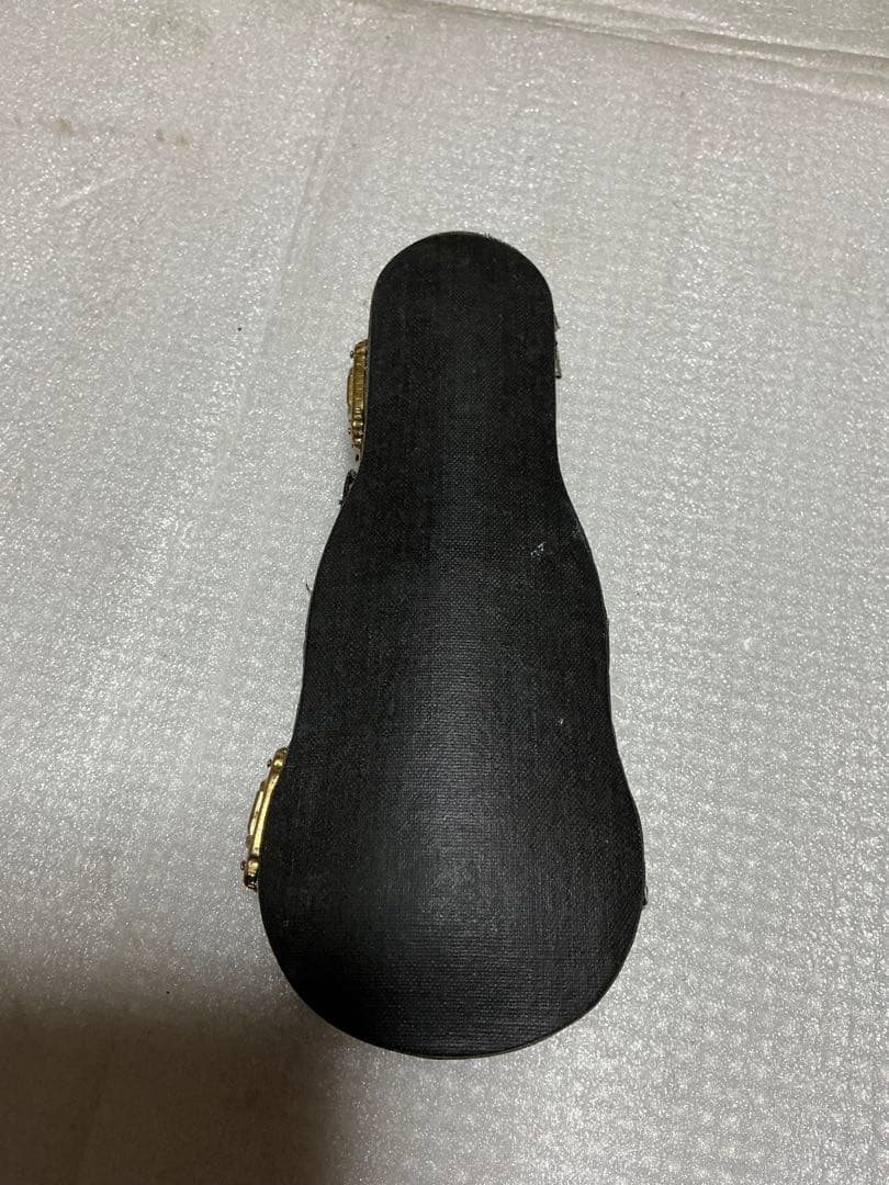 ミニチュア楽器、音は鳴らないディスプレイとなります。【ケース付き】。