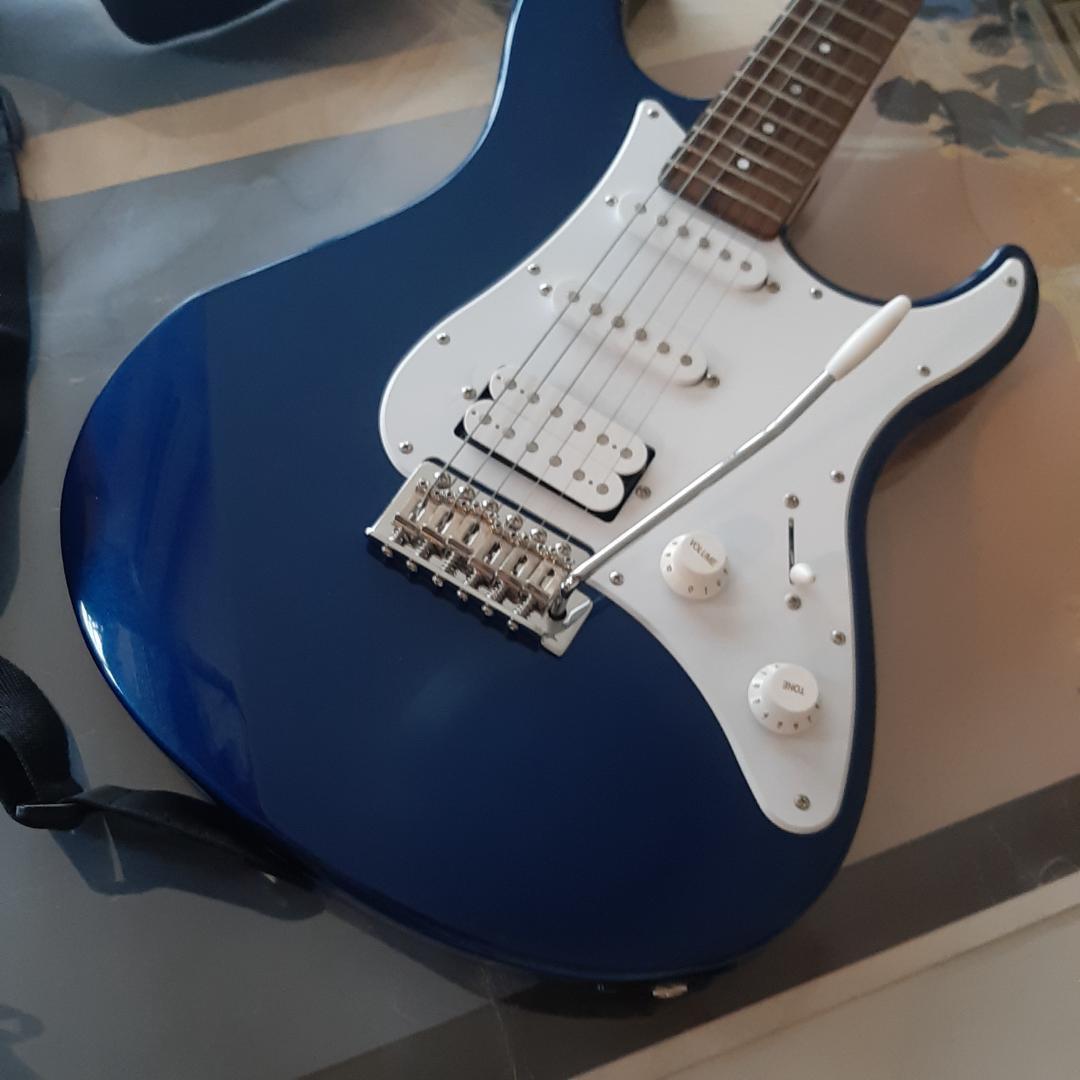 YAMAHA Pacific ストラト タイプ エレキ