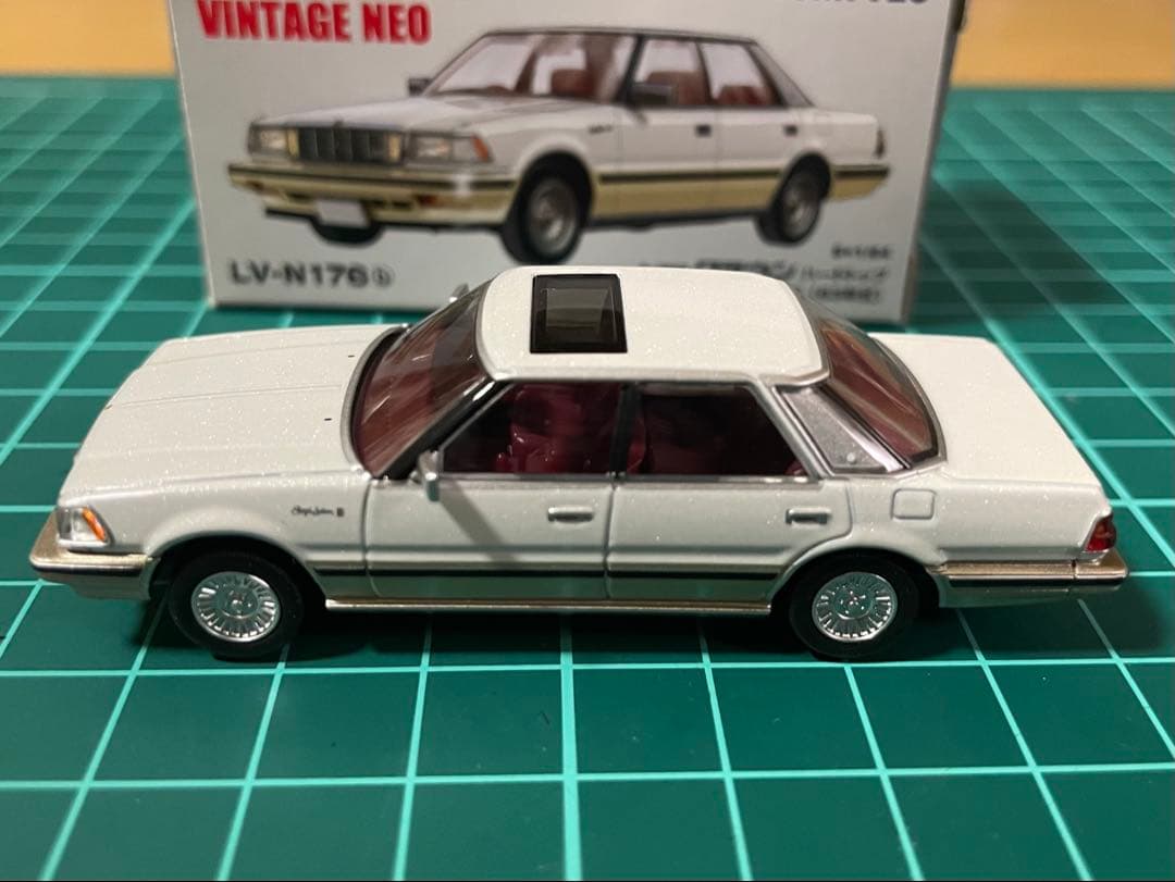 トミカリミテッドヴィンテージクラウン 2.8ロイヤルサルーンG LV-N176