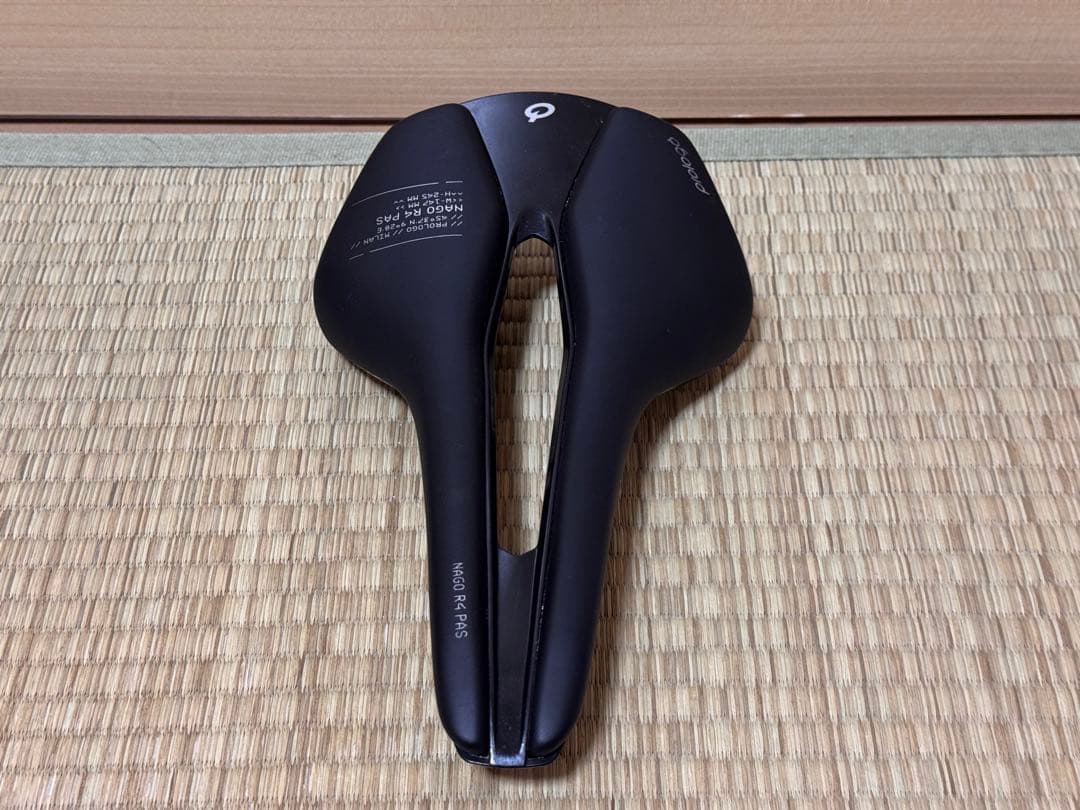 PROLOGO NAGO R4 PAS サドル 147mm x 245mm