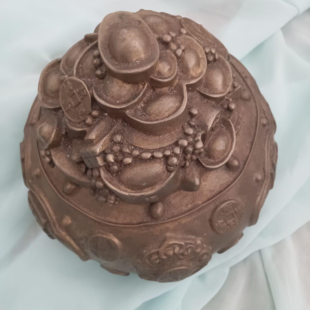 聚寶盆 意味合い: 聚寶盆は「財宝を集める秘宝器」として知られている