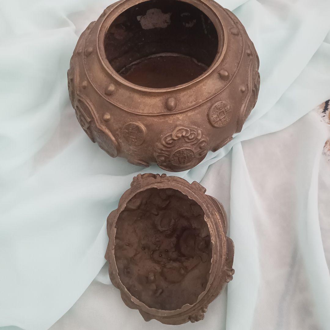 聚寶盆 意味合い: 聚寶盆は「財宝を集める秘宝器」として知られている