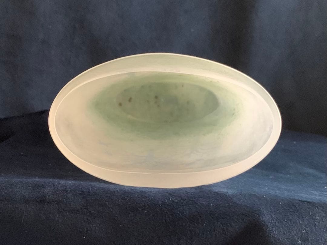 繊細な上手書きガラスの花瓶 ー木と鳥のデザインデフォルメ化された作風　スエーデン