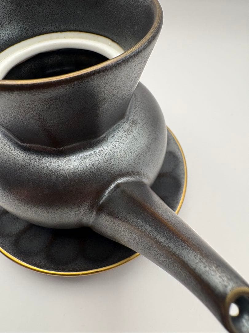 作家物 受け皿付き 陶印あり 黒釉 金縁 和モダン 茶器