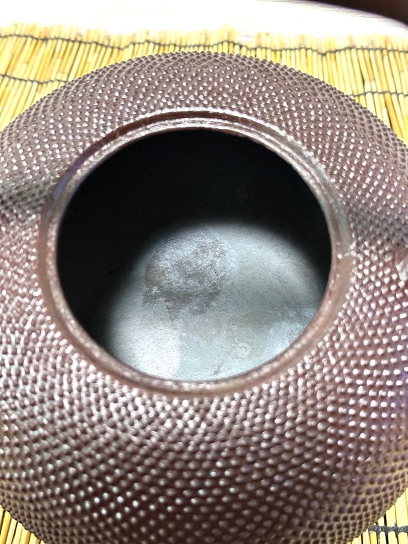 未使用品、付属品付　南部㐂州 喜州 (及川 喜徳)造　鍛治打袋鉉１５型　南部鉄瓶