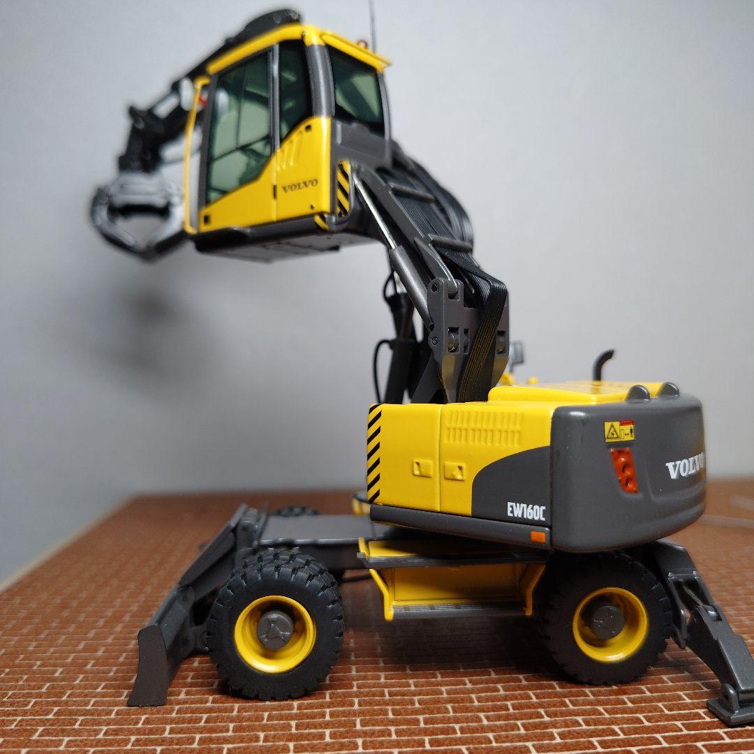VOLVO EW180C ホイール式グラップル ボルボ NZG 1/50