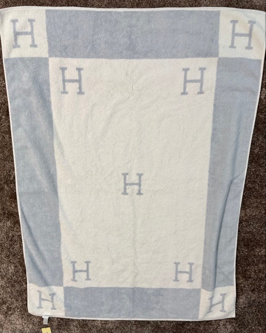 HERMES バスタオル ホワイト・ブルー Hロゴ　❤️新品未使用❤️タグ付き
