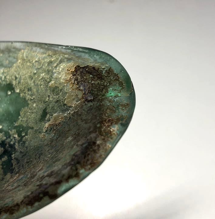 手のひらサイズ、ローマングラス　ボトル片