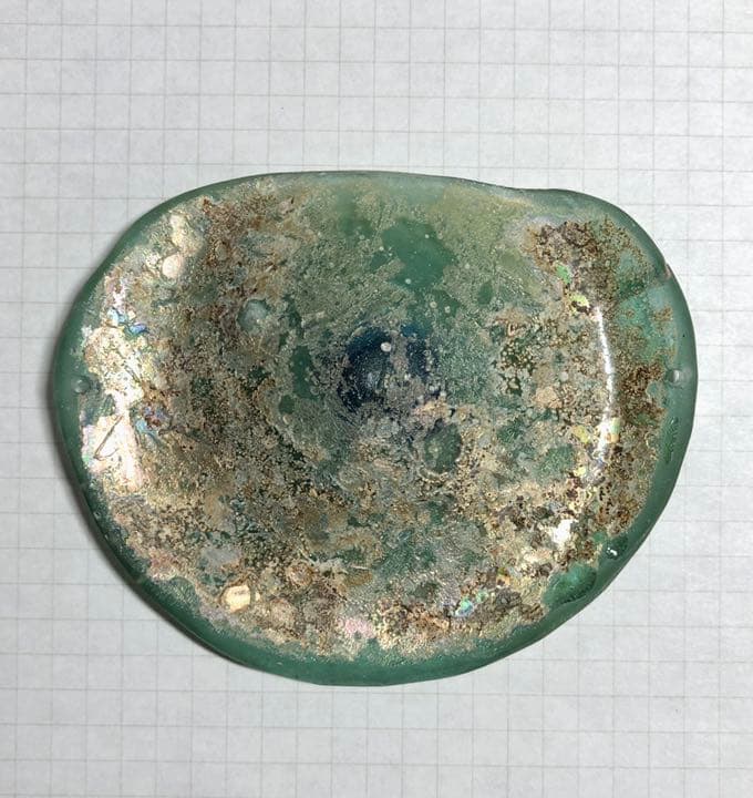 手のひらサイズ、ローマングラス　ボトル片